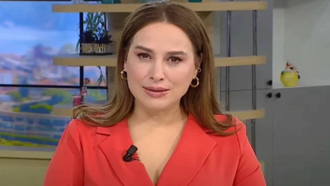 Esra Ezmeci ve Nur Viral'in yayına erkek bağlanınca olanlar oldu! Utanmadan sordu: Neden eşinle cinsel beraberliğiniz.... 5